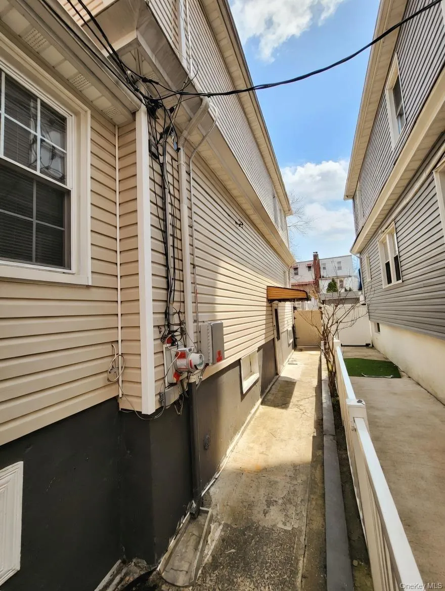 4223 Gunther Avenue, New York, NY, 3 Bedrooms Bedrooms, 13 Rooms Rooms,2 BathroomsBathrooms,Residential,For Rent,Gunther,0,982551 4223 Gunther Avenue, New York, NY, 3 Bedrooms Bedrooms, 13 Rooms Rooms,2 BathroomsBathrooms,Residential,For Rent,Gunther,0,982551