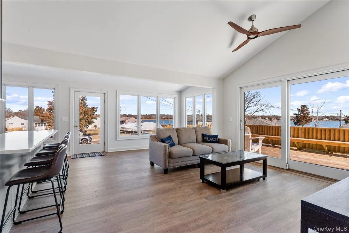 73 Tiana Road, Southampton, NY, 2 Bedrooms Bedrooms, 4 Rooms Rooms,1 BathroomBathrooms,Residential Lease,For Rent,Tiana,0,982558 73 Tiana Road, Southampton, NY, 2 Bedrooms Bedrooms, 4 Rooms Rooms,1 BathroomBathrooms,Residential Lease,For Rent,Tiana,0,982558