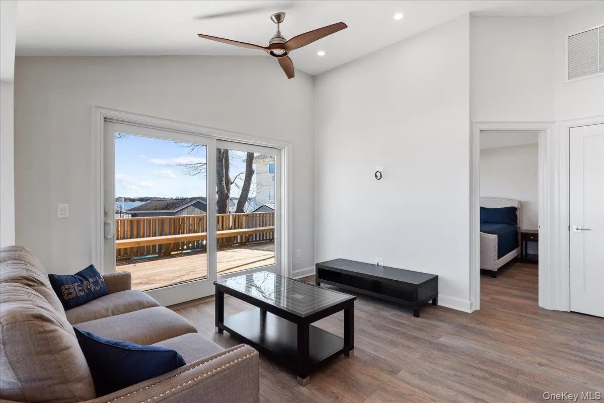 73 Tiana Road, Southampton, NY, 2 Bedrooms Bedrooms, 4 Rooms Rooms,1 BathroomBathrooms,Residential Lease,For Rent,Tiana,0,982558 73 Tiana Road, Southampton, NY, 2 Bedrooms Bedrooms, 4 Rooms Rooms,1 BathroomBathrooms,Residential Lease,For Rent,Tiana,0,982558