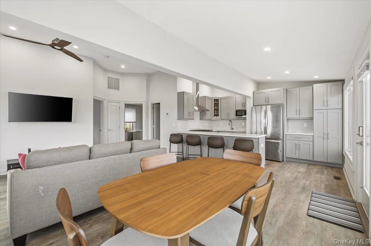 73 Tiana Road, Southampton, NY, 2 Bedrooms Bedrooms, 4 Rooms Rooms,1 BathroomBathrooms,Residential Lease,For Rent,Tiana,0,982558 73 Tiana Road, Southampton, NY, 2 Bedrooms Bedrooms, 4 Rooms Rooms,1 BathroomBathrooms,Residential Lease,For Rent,Tiana,0,982558