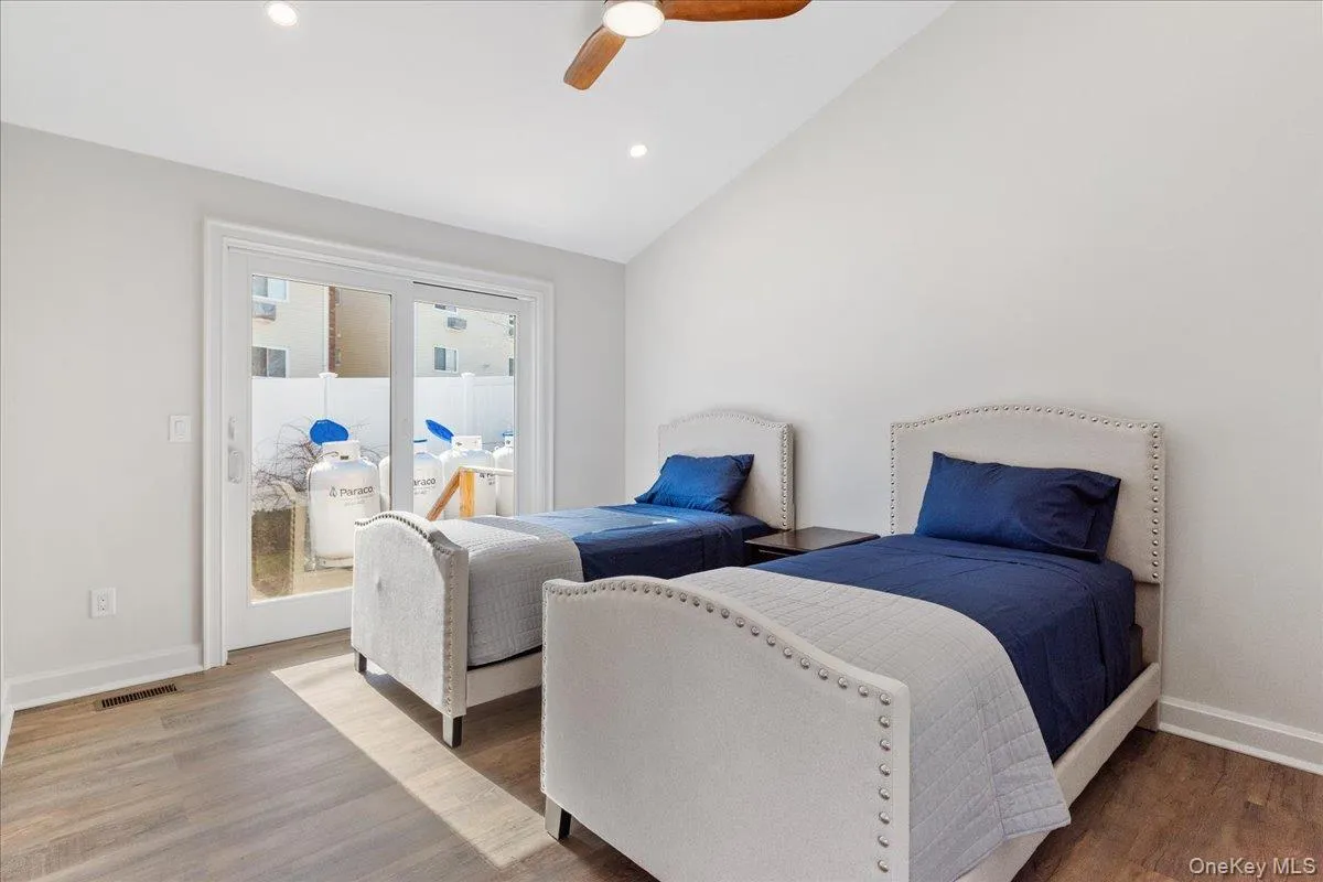 73 Tiana Road, Southampton, NY, 2 Bedrooms Bedrooms, 4 Rooms Rooms,1 BathroomBathrooms,Residential Lease,For Rent,Tiana,0,982558 73 Tiana Road, Southampton, NY, 2 Bedrooms Bedrooms, 4 Rooms Rooms,1 BathroomBathrooms,Residential Lease,For Rent,Tiana,0,982558