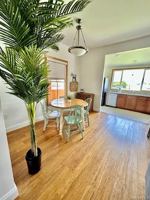 2898 Edgemere Drive, Rochester, NY, 3 Bedrooms Bedrooms, 11 Rooms Rooms,2 BathroomsBathrooms,Residential Lease,For Rent,Edgemere,0,982561 2898 Edgemere Drive, Rochester, NY, 3 Bedrooms Bedrooms, 11 Rooms Rooms,2 BathroomsBathrooms,Residential Lease,For Rent,Edgemere,0,982561