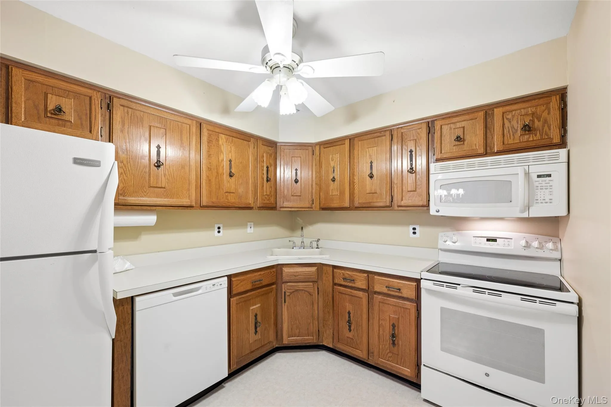100 Cambridge Drive, Babylon, NY, 2 Bedrooms Bedrooms, 5 Rooms Rooms,2 BathroomsBathrooms,Residential,For Rent,Cambridge,0,982565 100 Cambridge Drive, Babylon, NY, 2 Bedrooms Bedrooms, 5 Rooms Rooms,2 BathroomsBathrooms,Residential,For Rent,Cambridge,0,982565