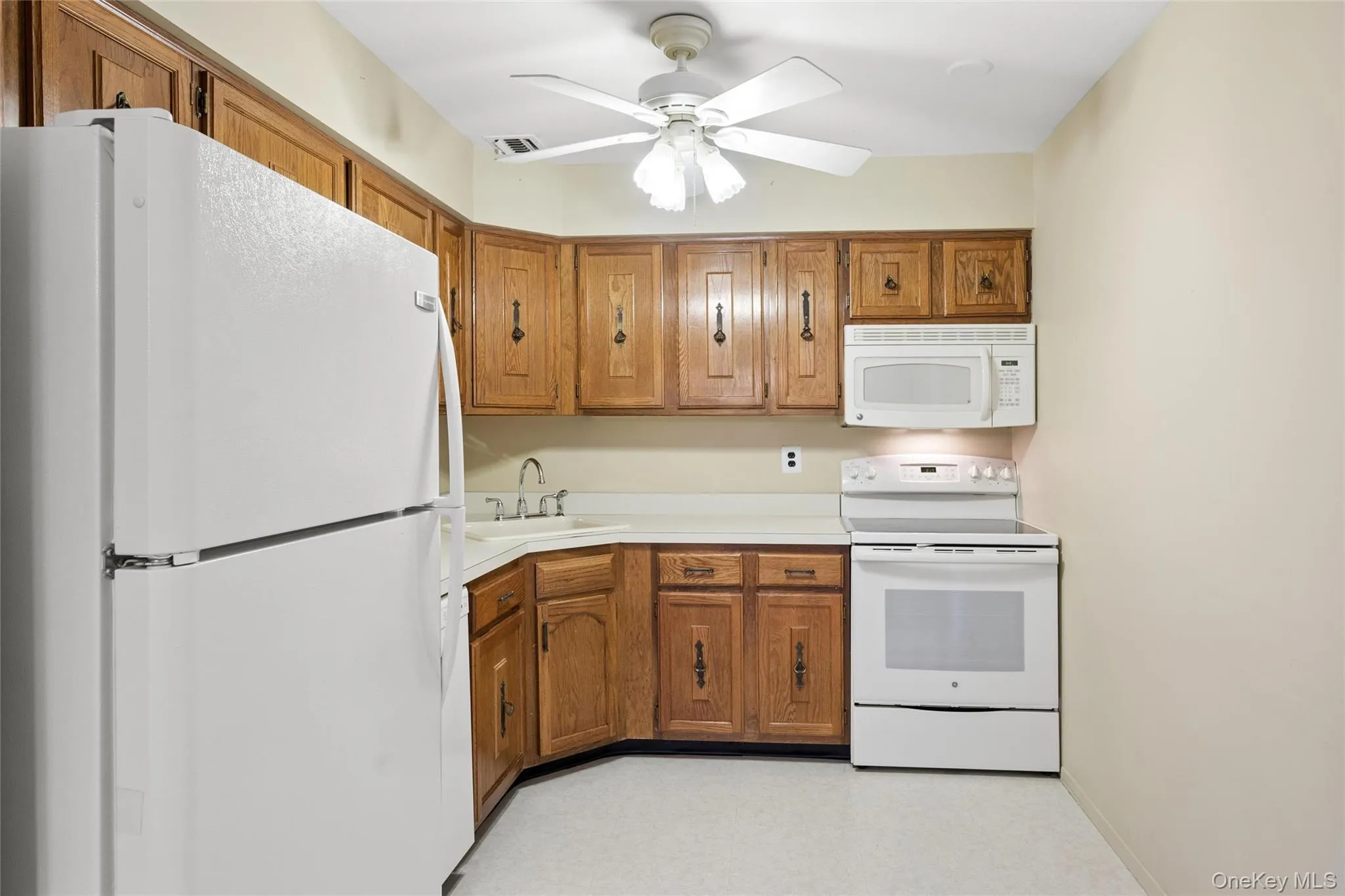 100 Cambridge Drive, Babylon, NY, 2 Bedrooms Bedrooms, 5 Rooms Rooms,2 BathroomsBathrooms,Residential,For Rent,Cambridge,0,982565 100 Cambridge Drive, Babylon, NY, 2 Bedrooms Bedrooms, 5 Rooms Rooms,2 BathroomsBathrooms,Residential,For Rent,Cambridge,0,982565
