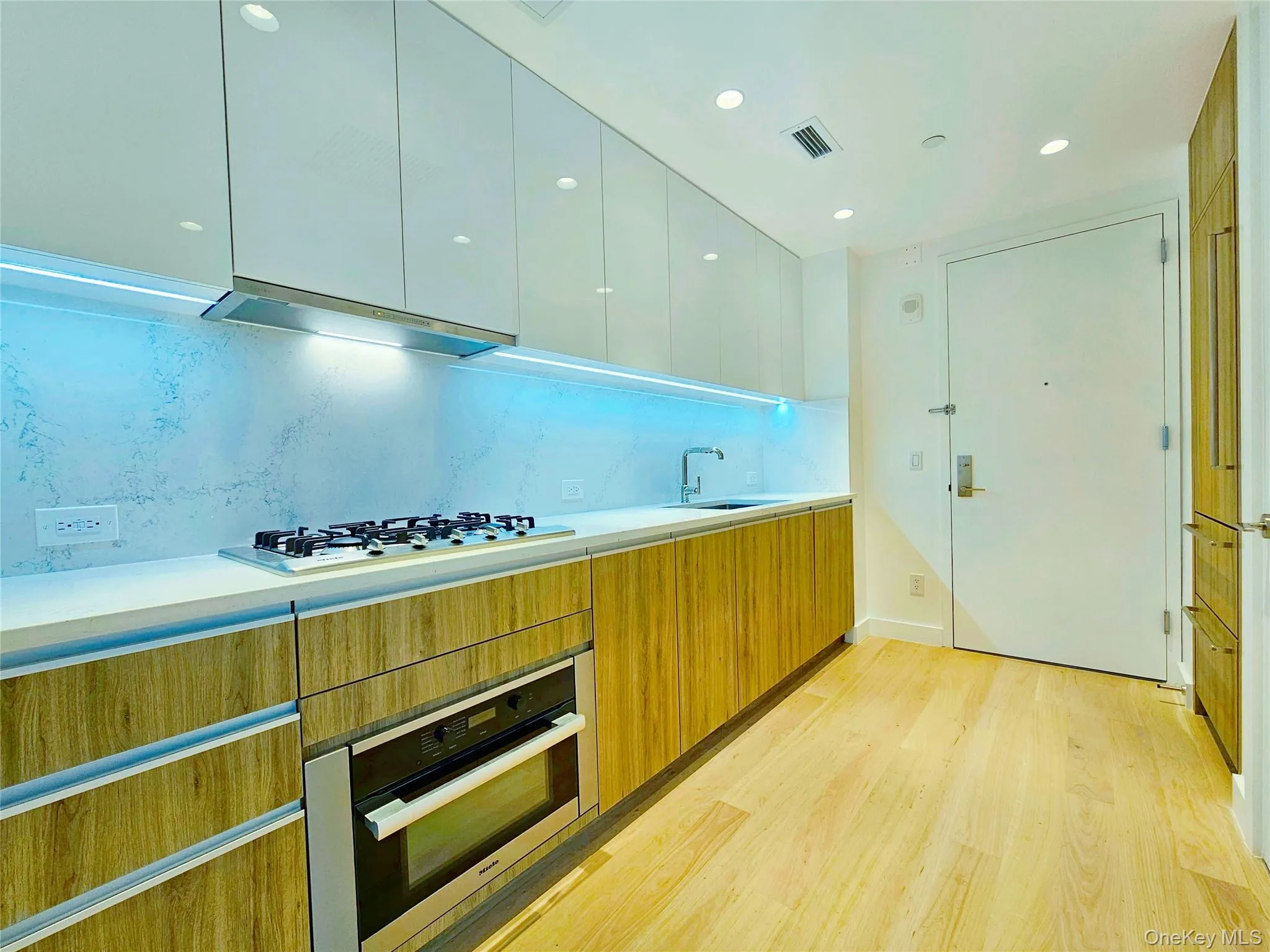 136-18 Maple Avenue, New York, NY, 2 Bedrooms Bedrooms, 6 Rooms Rooms,2 BathroomsBathrooms,Residential Lease,For Rent,Maple,0,982610 136-18 Maple Avenue, New York, NY, 2 Bedrooms Bedrooms, 6 Rooms Rooms,2 BathroomsBathrooms,Residential Lease,For Rent,Maple,0,982610