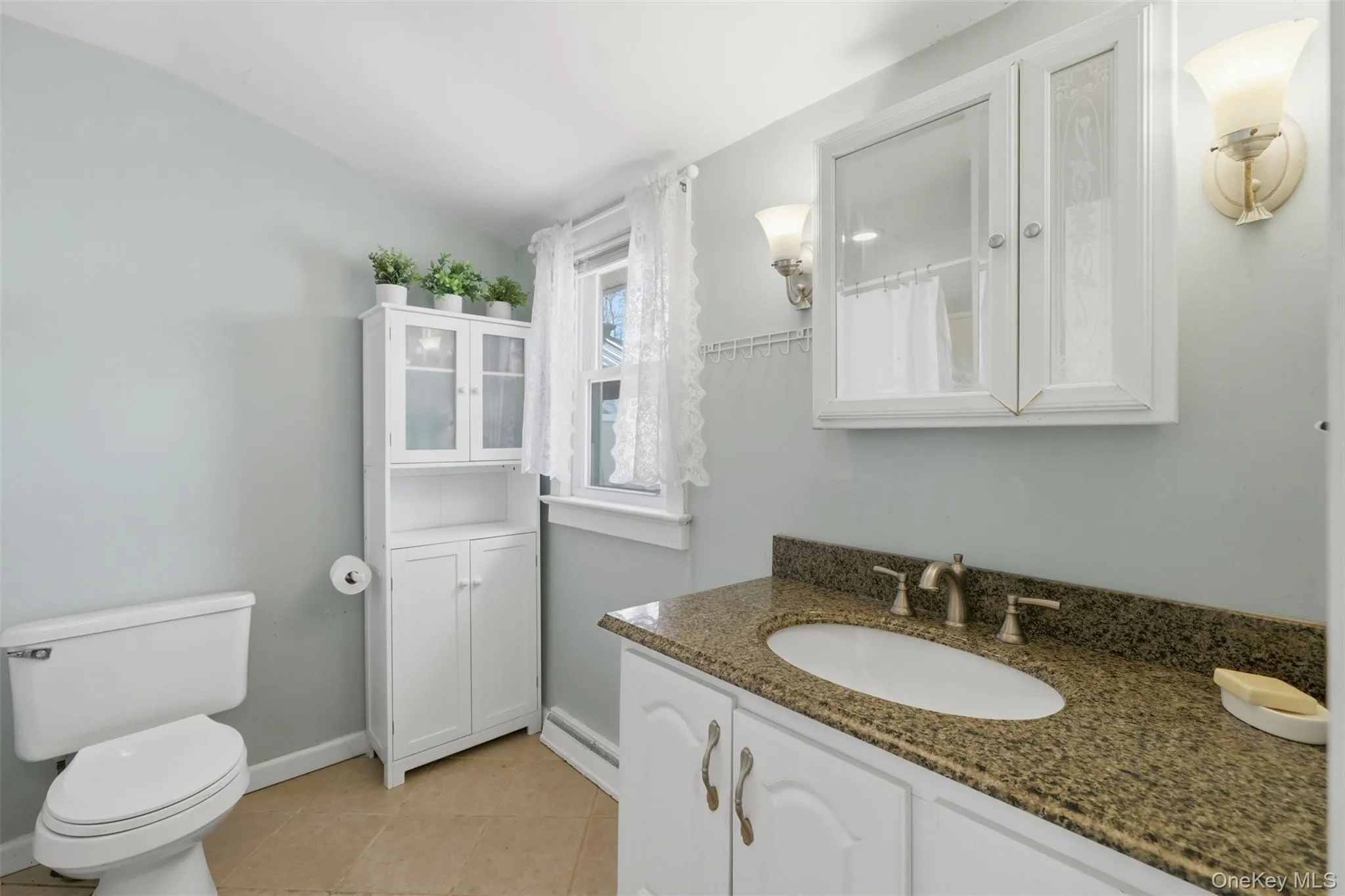 Full bathroom with Tub/Shower combo Full bathroom with Tub/Shower combo