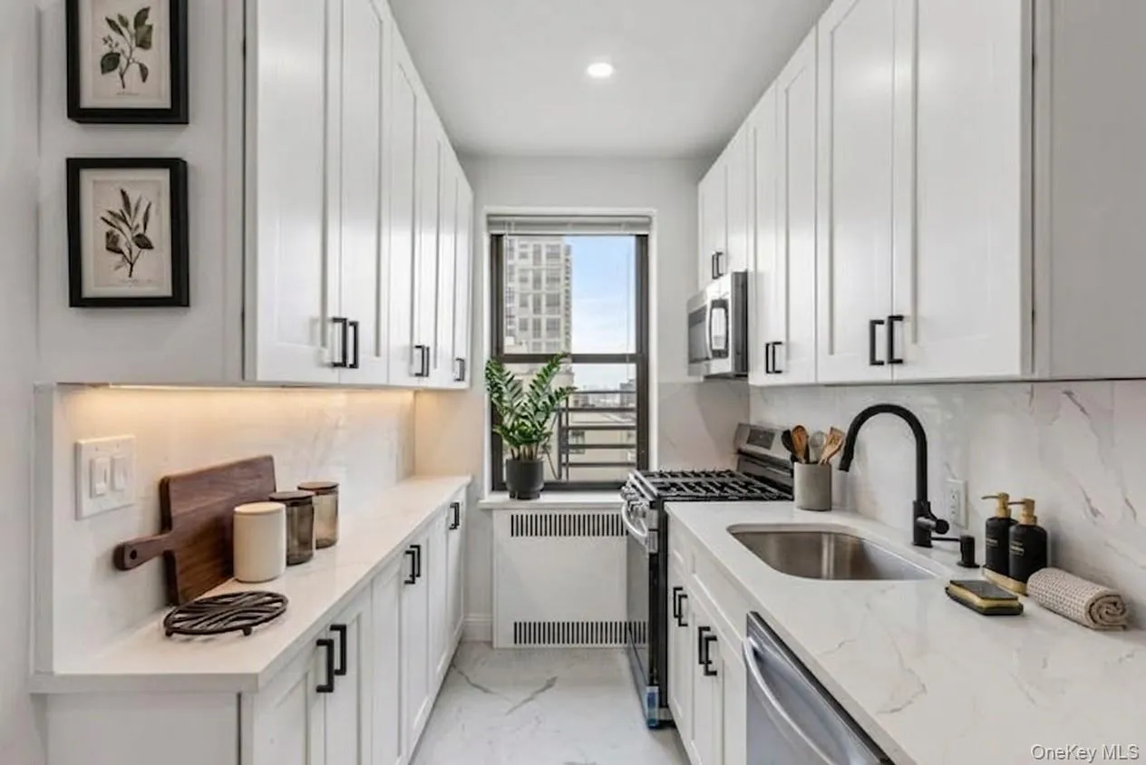 9876 Queens Boulevard, New York, NY, 2 Rooms Rooms,1 BathroomBathrooms,Residential,For Rent,Queens,0,982695 9876 Queens Boulevard, New York, NY, 2 Rooms Rooms,1 BathroomBathrooms,Residential,For Rent,Queens,0,982695