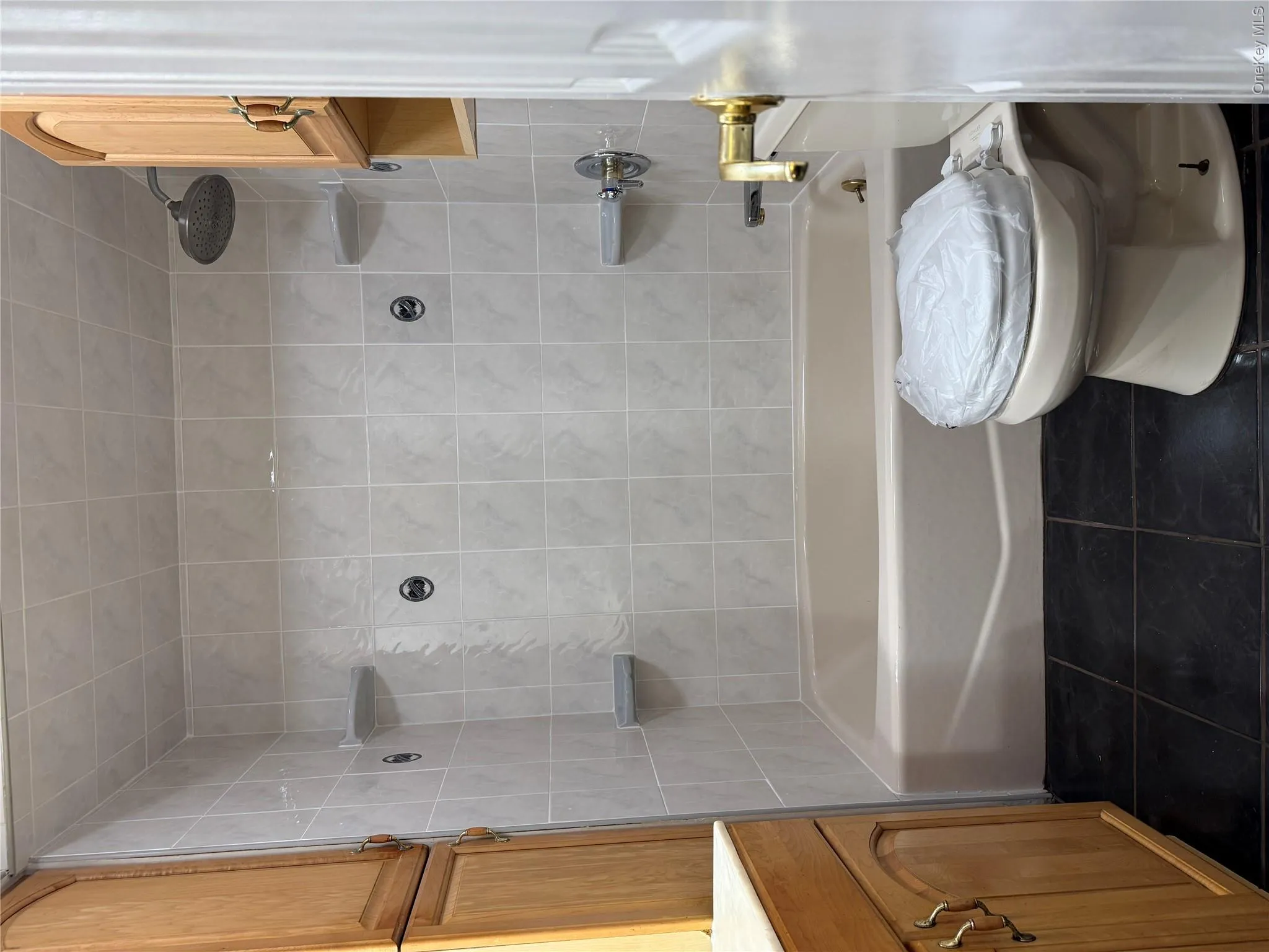 83-13 149th Avenue, New York, NY, 3 Bedrooms Bedrooms, 6 Rooms Rooms,1 BathroomBathrooms,Residential Lease,For Rent,149th,0,982733 83-13 149th Avenue, New York, NY, 3 Bedrooms Bedrooms, 6 Rooms Rooms,1 BathroomBathrooms,Residential Lease,For Rent,149th,0,982733