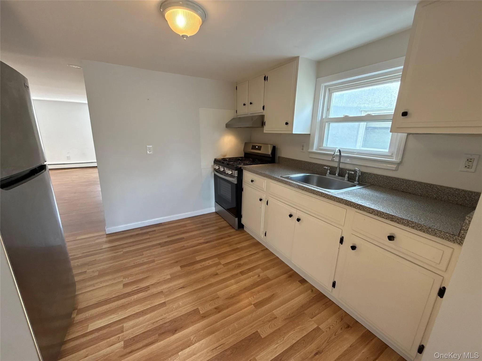 49 1/2 Elm Street, Mount Pleasant, NY, 3 Bedrooms Bedrooms, 5 Rooms Rooms,1 BathroomBathrooms,Residential Lease,For Rent,Elm,0,982737 49 1/2 Elm Street, Mount Pleasant, NY, 3 Bedrooms Bedrooms, 5 Rooms Rooms,1 BathroomBathrooms,Residential Lease,For Rent,Elm,0,982737