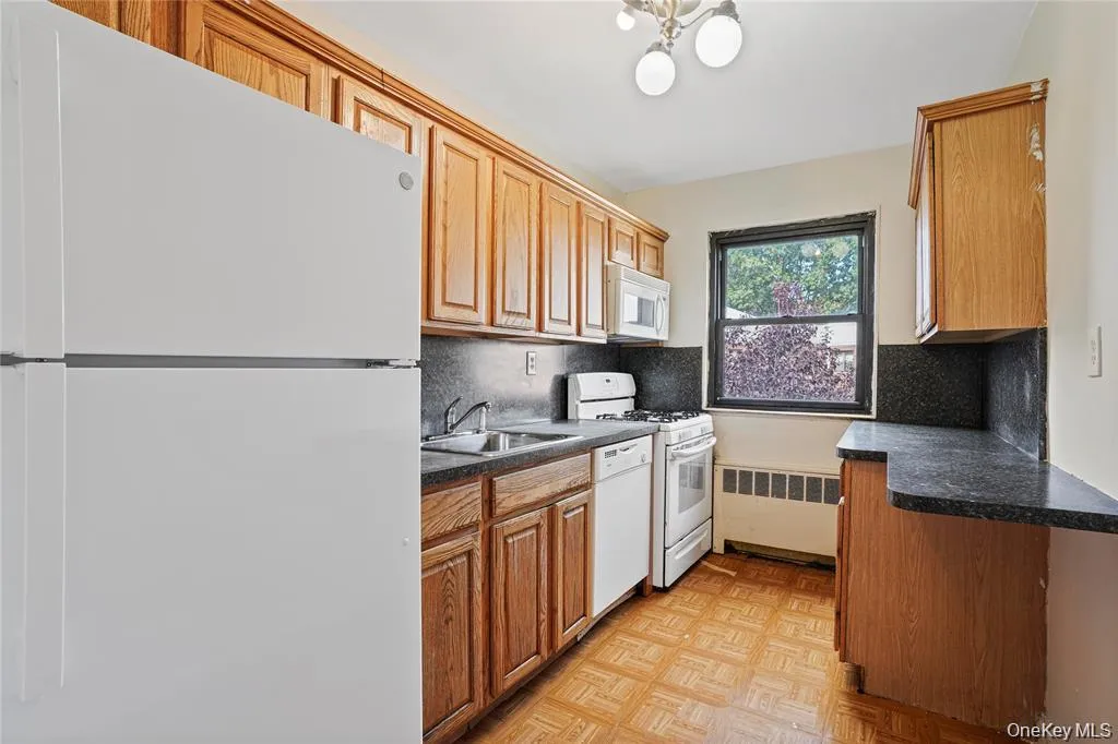 90-55 Shore Parkway, New York, NY, 3 Bedrooms Bedrooms, 5 Rooms Rooms,1 BathroomBathrooms,Residential,For Rent,Shore,0,982744 90-55 Shore Parkway, New York, NY, 3 Bedrooms Bedrooms, 5 Rooms Rooms,1 BathroomBathrooms,Residential,For Rent,Shore,0,982744
