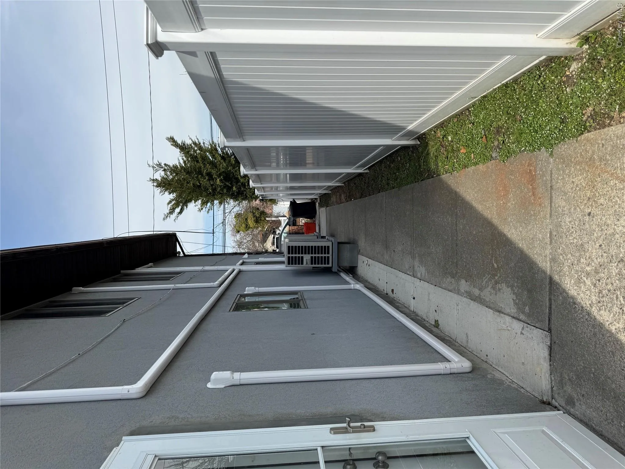 PVC privacy Fence New Mini splits Side entrance off drivway PVC privacy Fence New Mini splits Side entrance off drivway