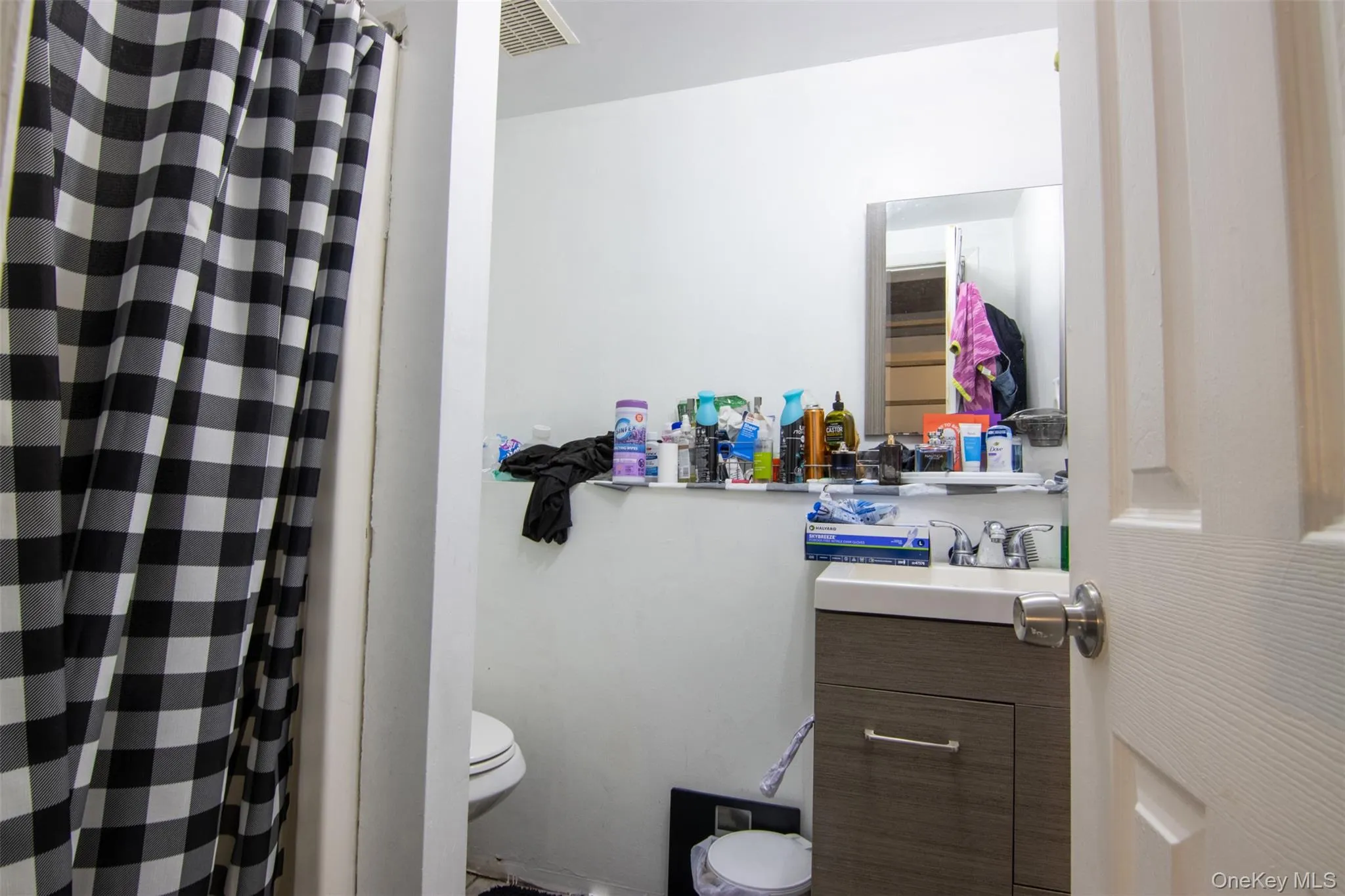Accessory apartment bathroom Accessory apartment bathroom