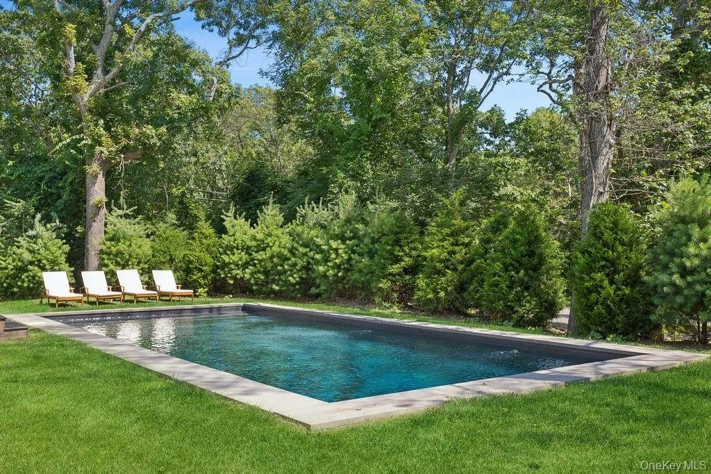 4 Squaw Road, East Hampton, New York 11937