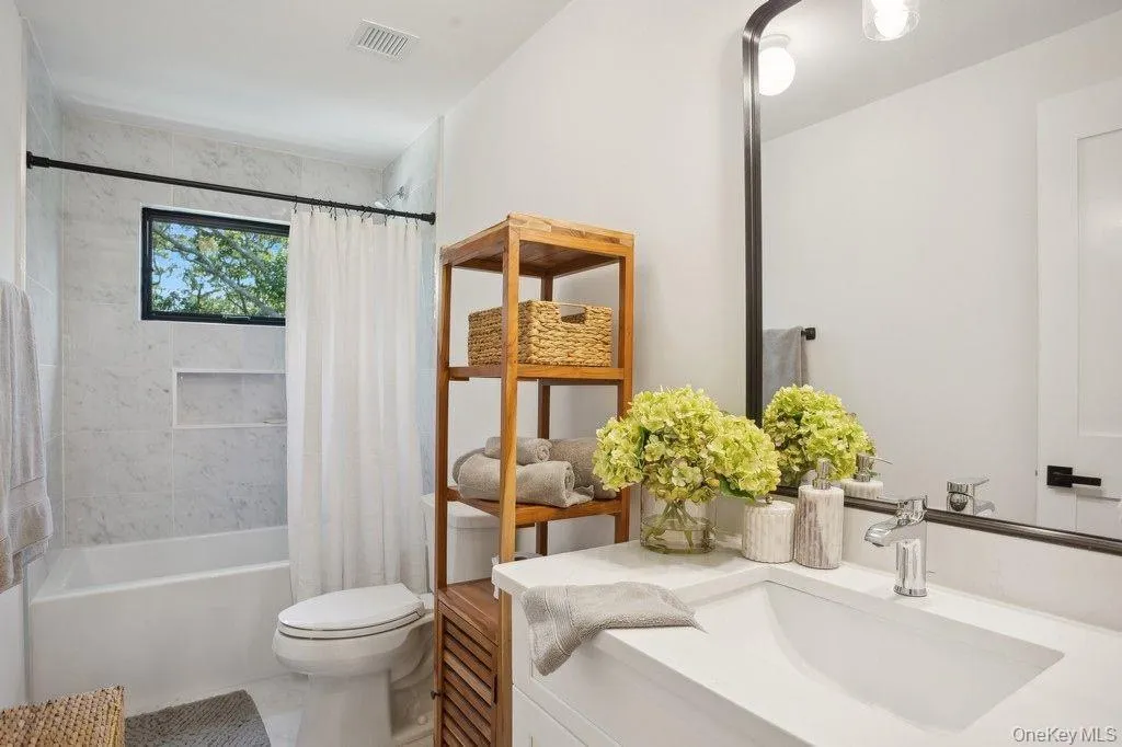 4 Squaw Road, East Hampton, New York 11937