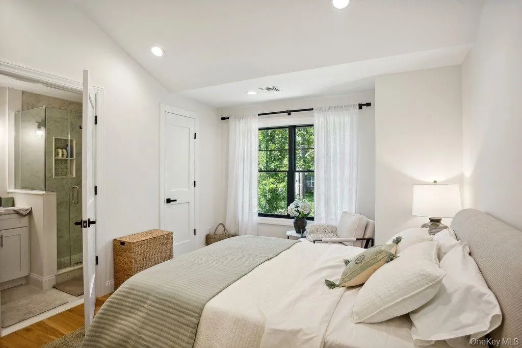 4 Squaw Road, East Hampton, New York 11937