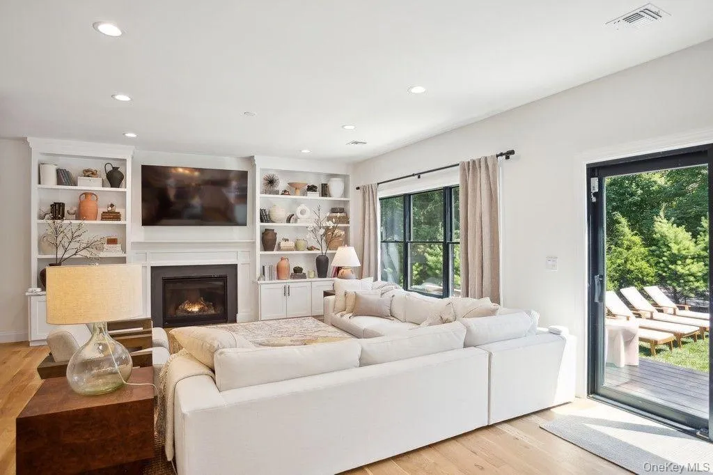 4 Squaw Road, East Hampton, New York 11937