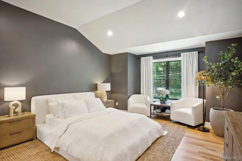 4 Squaw Road, East Hampton, New York 11937
