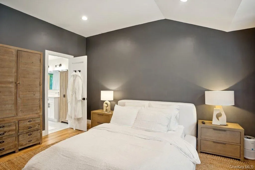 4 Squaw Road, East Hampton, New York 11937