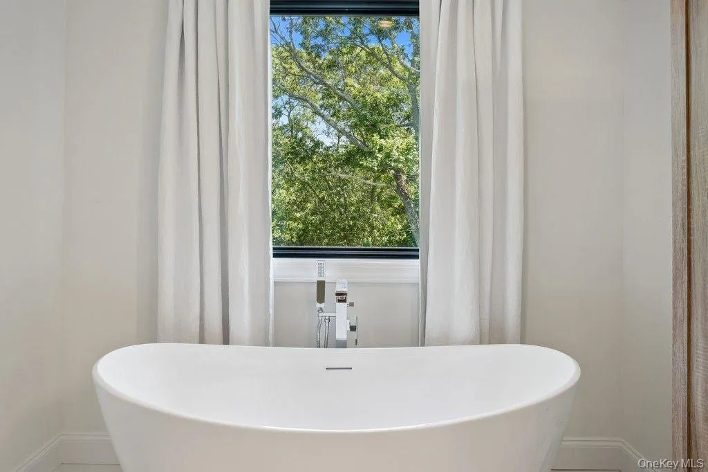 4 Squaw Road, East Hampton, New York 11937