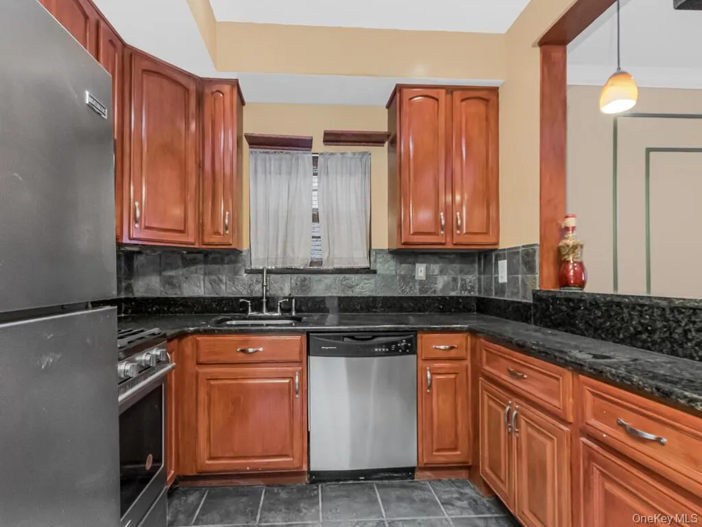 85 Admiral Court, New York, NY, 3 Bedrooms Bedrooms, 8 Rooms Rooms,2 BathroomsBathrooms,Residential,For Rent,Admiral,0,982819 85 Admiral Court, New York, NY, 3 Bedrooms Bedrooms, 8 Rooms Rooms,2 BathroomsBathrooms,Residential,For Rent,Admiral,0,982819