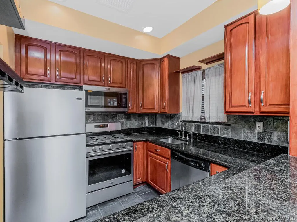85 Admiral Court, New York, NY, 3 Bedrooms Bedrooms, 8 Rooms Rooms,2 BathroomsBathrooms,Residential,For Rent,Admiral,0,982819 85 Admiral Court, New York, NY, 3 Bedrooms Bedrooms, 8 Rooms Rooms,2 BathroomsBathrooms,Residential,For Rent,Admiral,0,982819