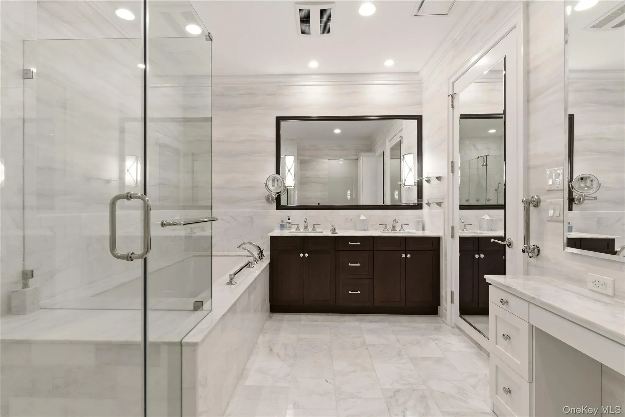 3000 Royal Court, North Hempstead, NY, 2 Bedrooms Bedrooms, 6 Rooms Rooms,2 BathroomsBathrooms,Residential,For Rent,Royal,0,982822 3000 Royal Court, North Hempstead, NY, 2 Bedrooms Bedrooms, 6 Rooms Rooms,2 BathroomsBathrooms,Residential,For Rent,Royal,0,982822