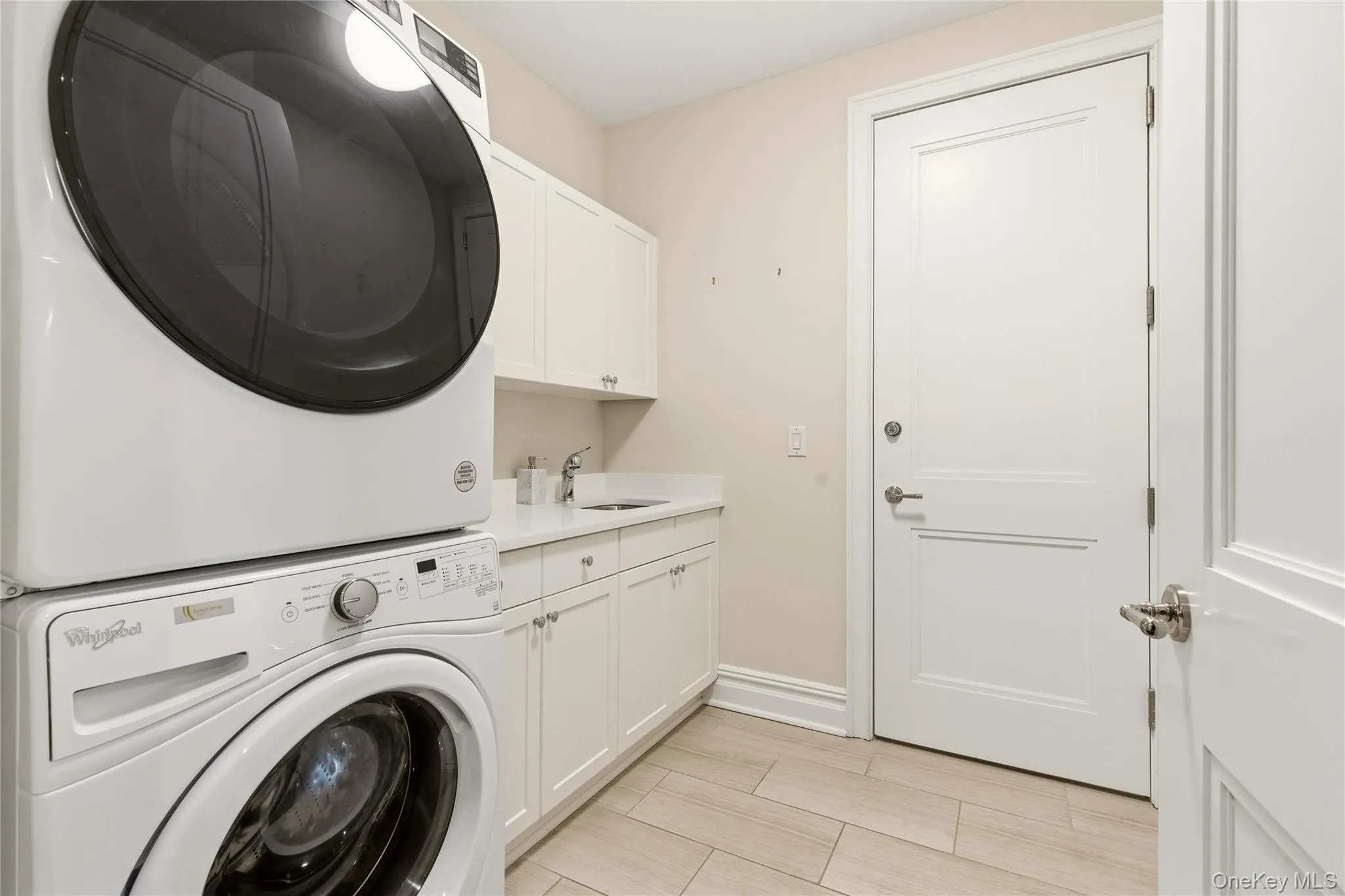 3000 Royal Court, North Hempstead, NY, 2 Bedrooms Bedrooms, 6 Rooms Rooms,2 BathroomsBathrooms,Residential,For Rent,Royal,0,982822 3000 Royal Court, North Hempstead, NY, 2 Bedrooms Bedrooms, 6 Rooms Rooms,2 BathroomsBathrooms,Residential,For Rent,Royal,0,982822