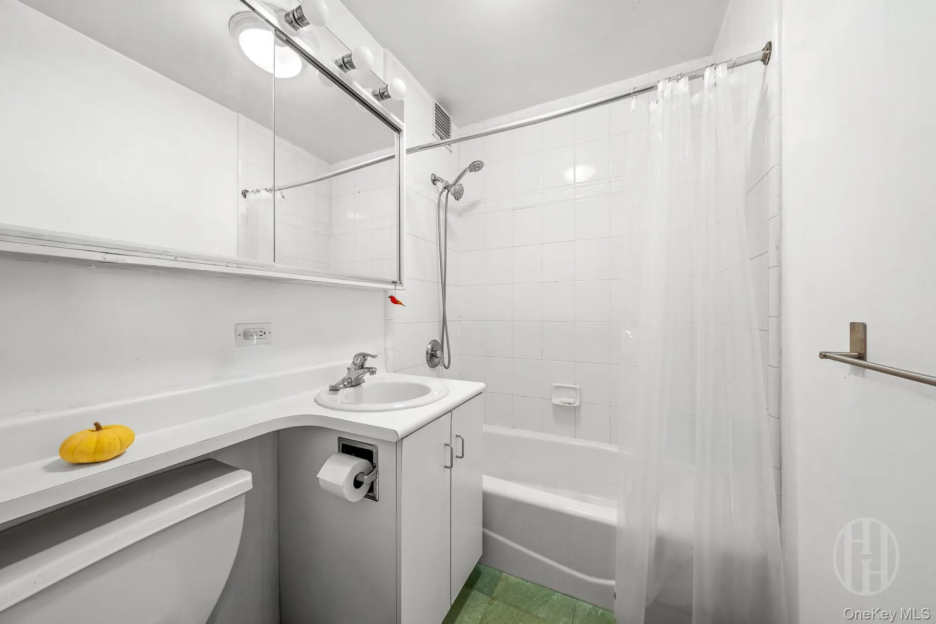 74 85th Street, New York, NY, 2 Bedrooms Bedrooms, 4 Rooms Rooms,1 BathroomBathrooms,Residential Sale,For Rent,85th,0,982825 74 85th Street, New York, NY, 2 Bedrooms Bedrooms, 4 Rooms Rooms,1 BathroomBathrooms,Residential Sale,For Rent,85th,0,982825