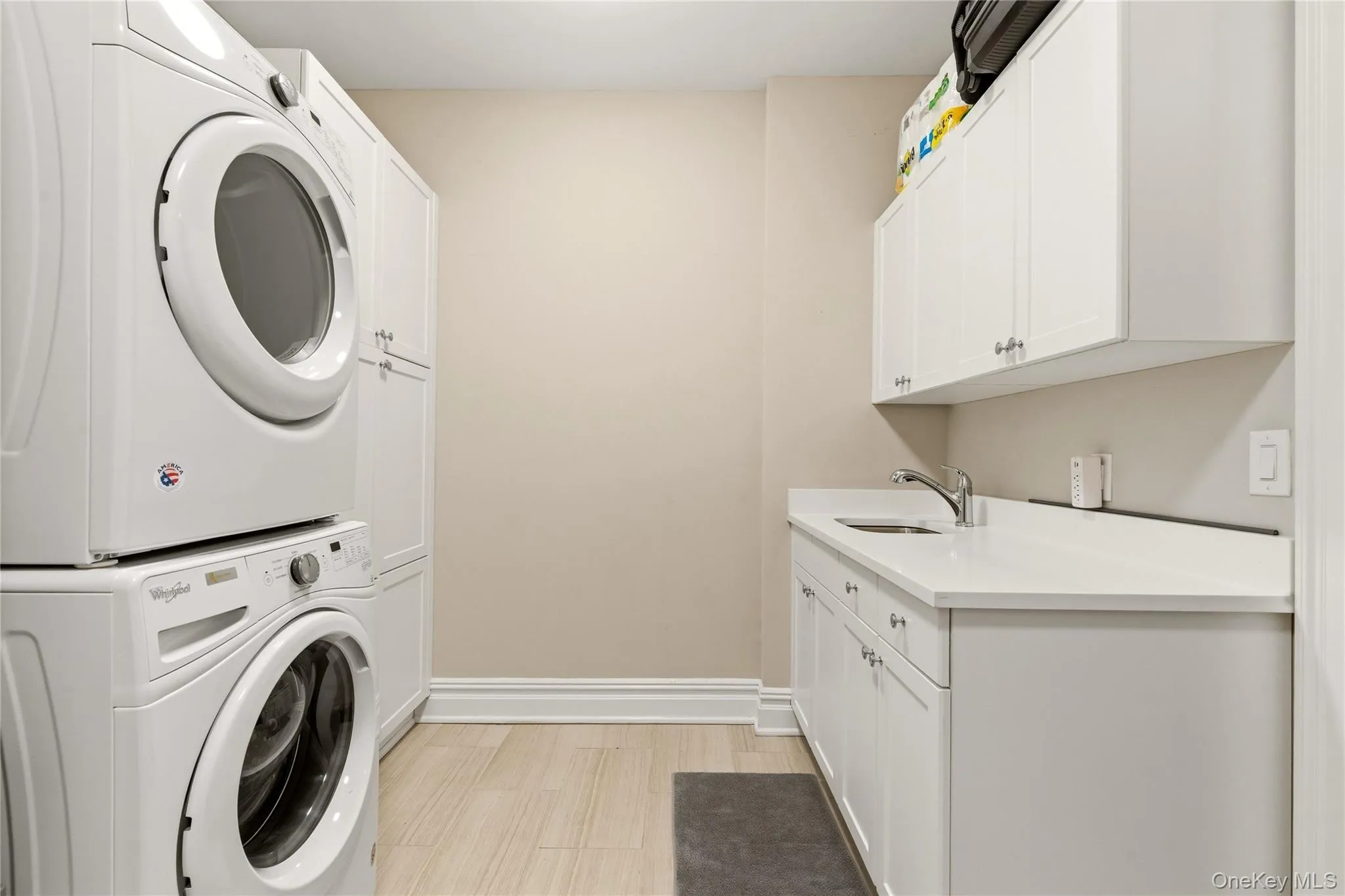 5000 Royal Court, North Hempstead, NY, 2 Bedrooms Bedrooms, 6 Rooms Rooms,2 BathroomsBathrooms,Residential,For Rent,Royal,0,982832 5000 Royal Court, North Hempstead, NY, 2 Bedrooms Bedrooms, 6 Rooms Rooms,2 BathroomsBathrooms,Residential,For Rent,Royal,0,982832
