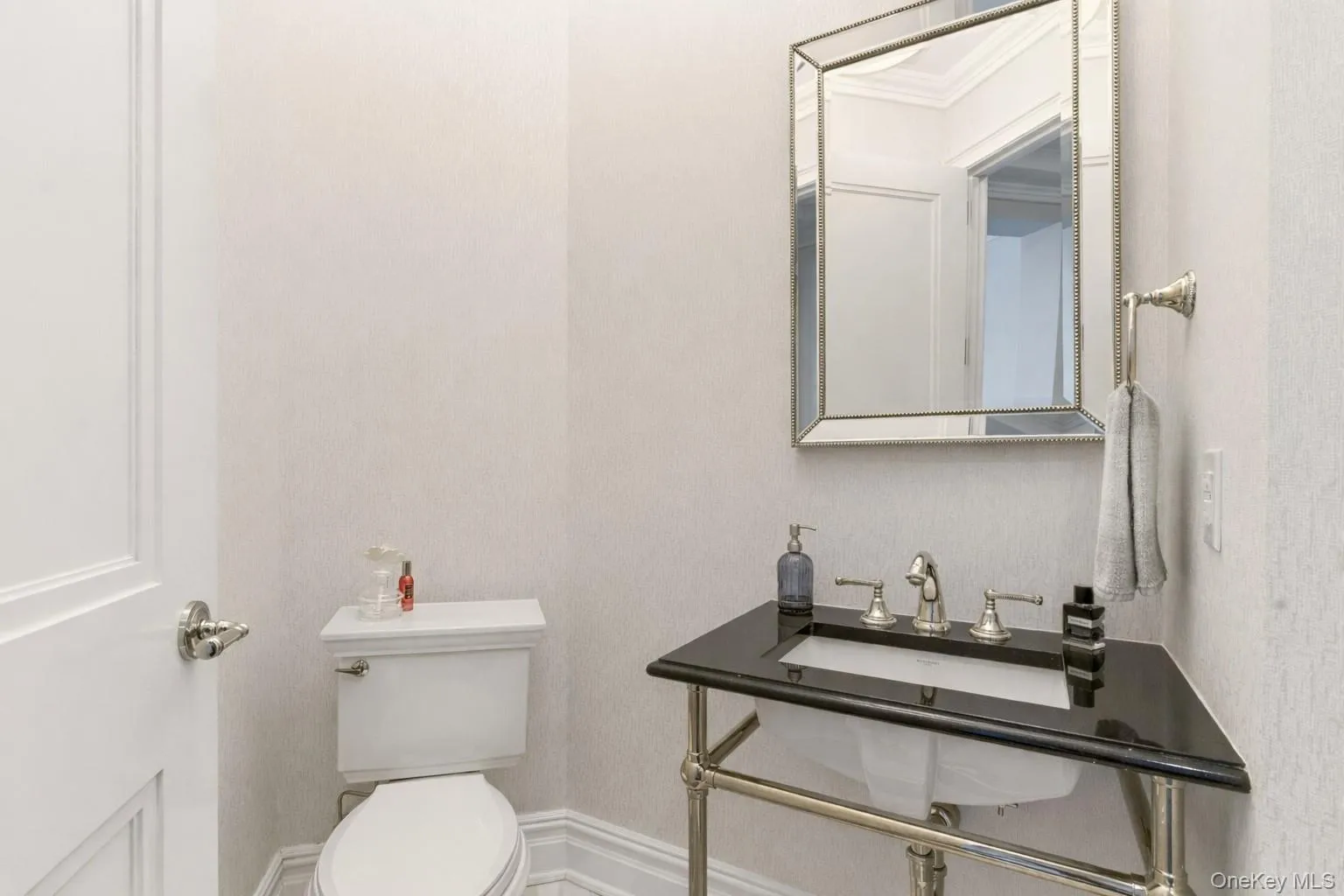 5000 Royal Court, North Hempstead, NY, 2 Bedrooms Bedrooms, 6 Rooms Rooms,2 BathroomsBathrooms,Residential,For Rent,Royal,0,982832 5000 Royal Court, North Hempstead, NY, 2 Bedrooms Bedrooms, 6 Rooms Rooms,2 BathroomsBathrooms,Residential,For Rent,Royal,0,982832