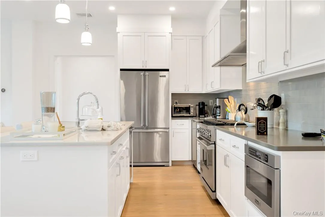 8 Boulevard, Pelham, NY, 3 Bedrooms Bedrooms, 6 Rooms Rooms,3 BathroomsBathrooms,Residential Lease,For Rent,Boulevard,0,982911 8 Boulevard, Pelham, NY, 3 Bedrooms Bedrooms, 6 Rooms Rooms,3 BathroomsBathrooms,Residential Lease,For Rent,Boulevard,0,982911