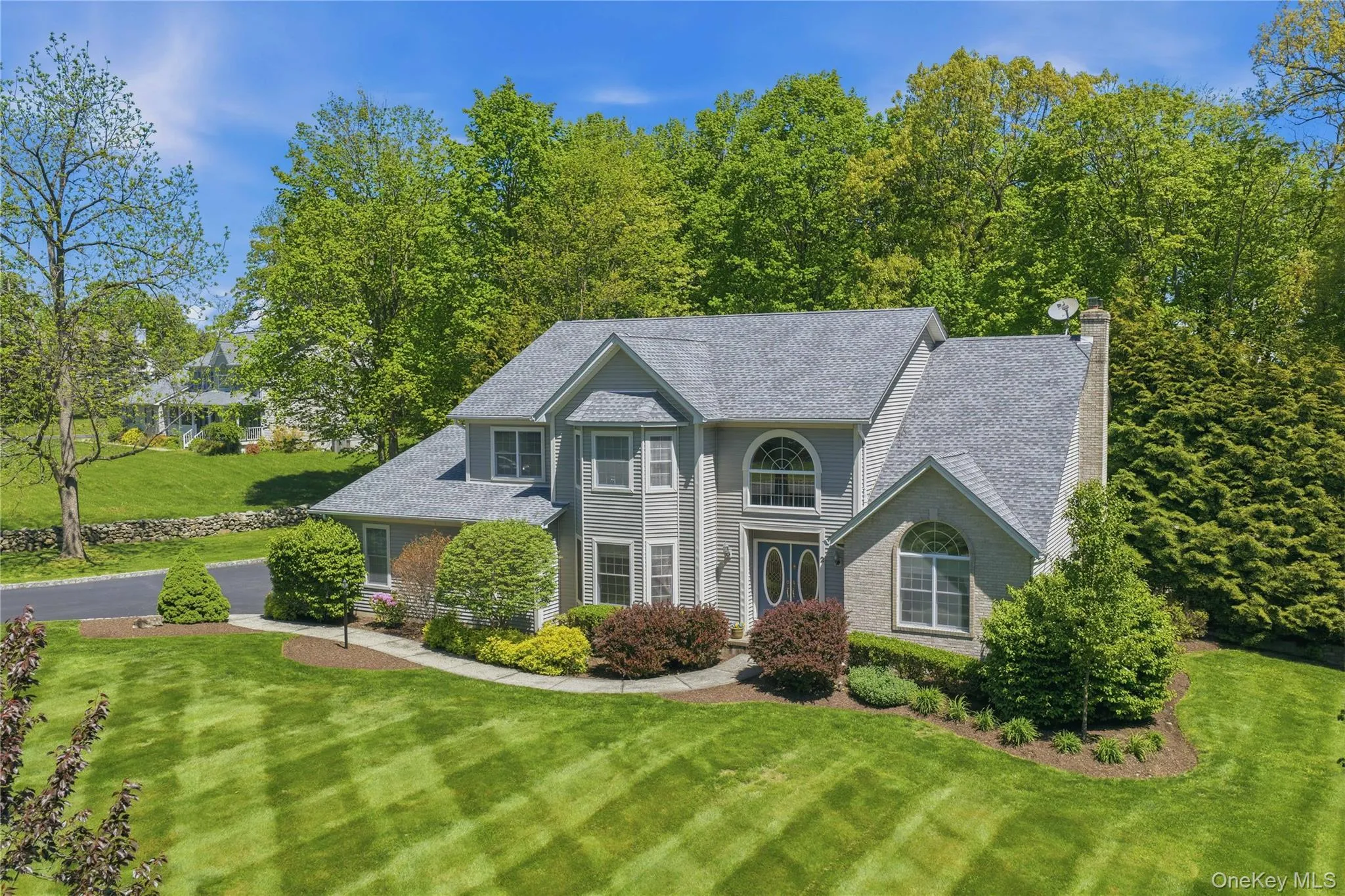 Expansive front yard. Expansive front yard.