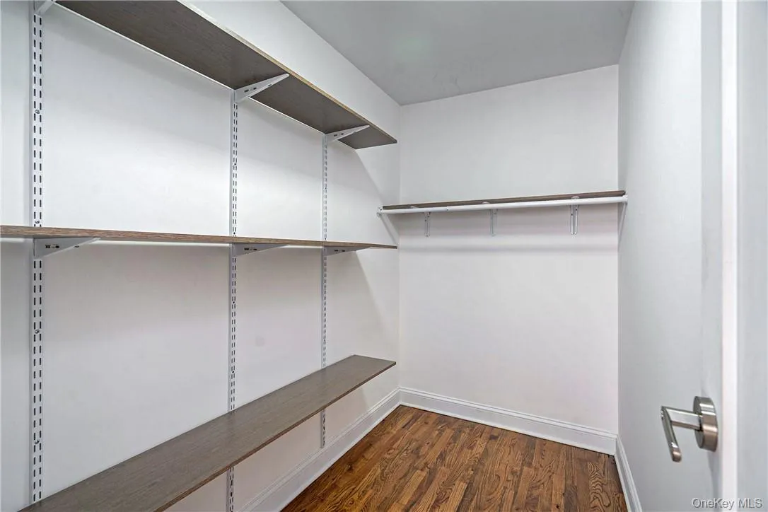 Walk-In Closet Walk-In Closet