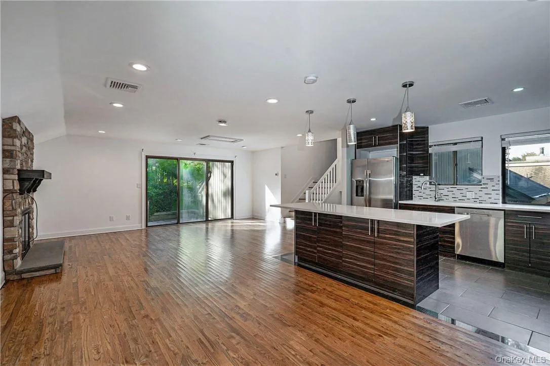 Open/LivingRM/Dining Open/LivingRM/Dining