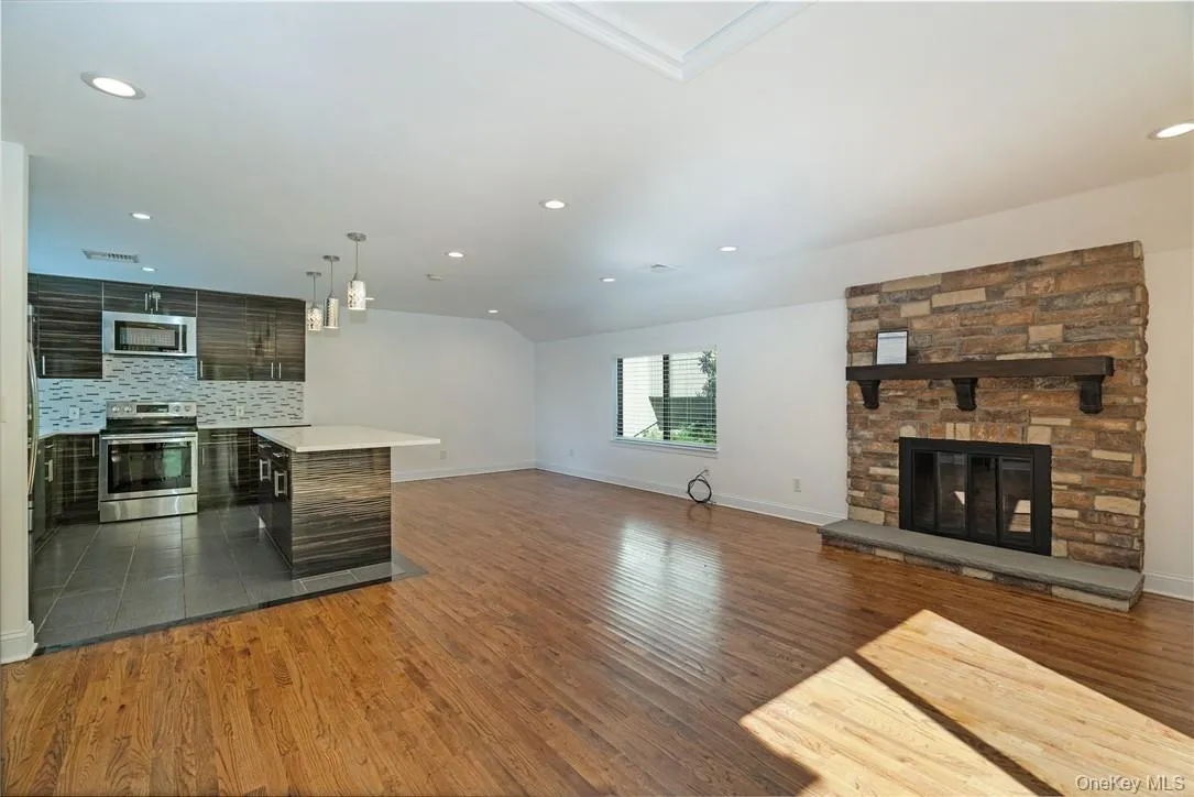 Living Room W/Fireplace Living Room W/Fireplace