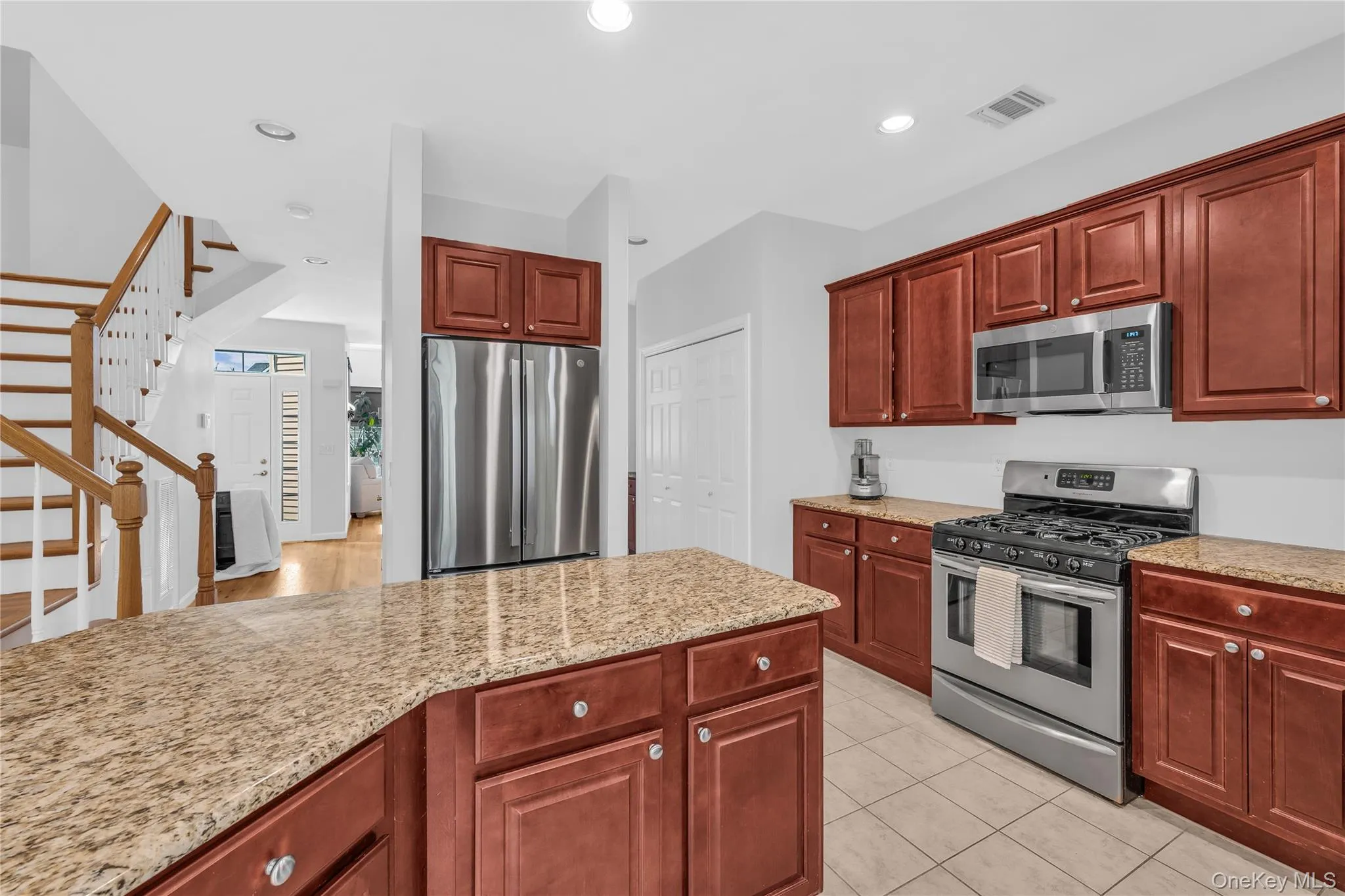 40 Eagle Circle, Islip, NY, 2 Bedrooms Bedrooms, 7 Rooms Rooms,2 BathroomsBathrooms,Residential,For Rent,Eagle,0,KEY982931 40 Eagle Circle, Islip, NY, 2 Bedrooms Bedrooms, 7 Rooms Rooms,2 BathroomsBathrooms,Residential,For Rent,Eagle,0,KEY982931