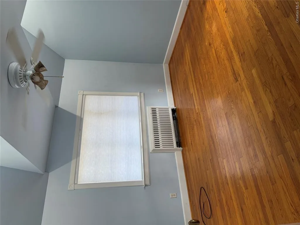 35 Midwood Avenue, Oyster Bay, NY, 2 Bedrooms Bedrooms, 4 Rooms Rooms,1 BathroomBathrooms,Residential Lease,For Rent,Midwood,0,982942 35 Midwood Avenue, Oyster Bay, NY, 2 Bedrooms Bedrooms, 4 Rooms Rooms,1 BathroomBathrooms,Residential Lease,For Rent,Midwood,0,982942