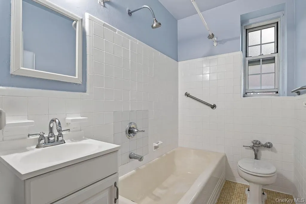 Full bath with window Full bath with window