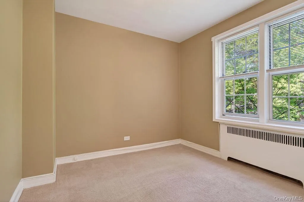 Off kitchen and living room, can be used as second bedroom, dining room, office or TV room! Off kitchen and living room, can be used as second bedroom, dining room, office or TV room!