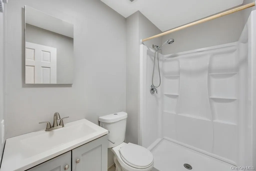10 Winnetica Lane, Islip, NY, 8 Bedrooms Bedrooms, 10 Rooms Rooms,4 BathroomsBathrooms,Residential,For Rent,Winnetica,0,983024 10 Winnetica Lane, Islip, NY, 8 Bedrooms Bedrooms, 10 Rooms Rooms,4 BathroomsBathrooms,Residential,For Rent,Winnetica,0,983024