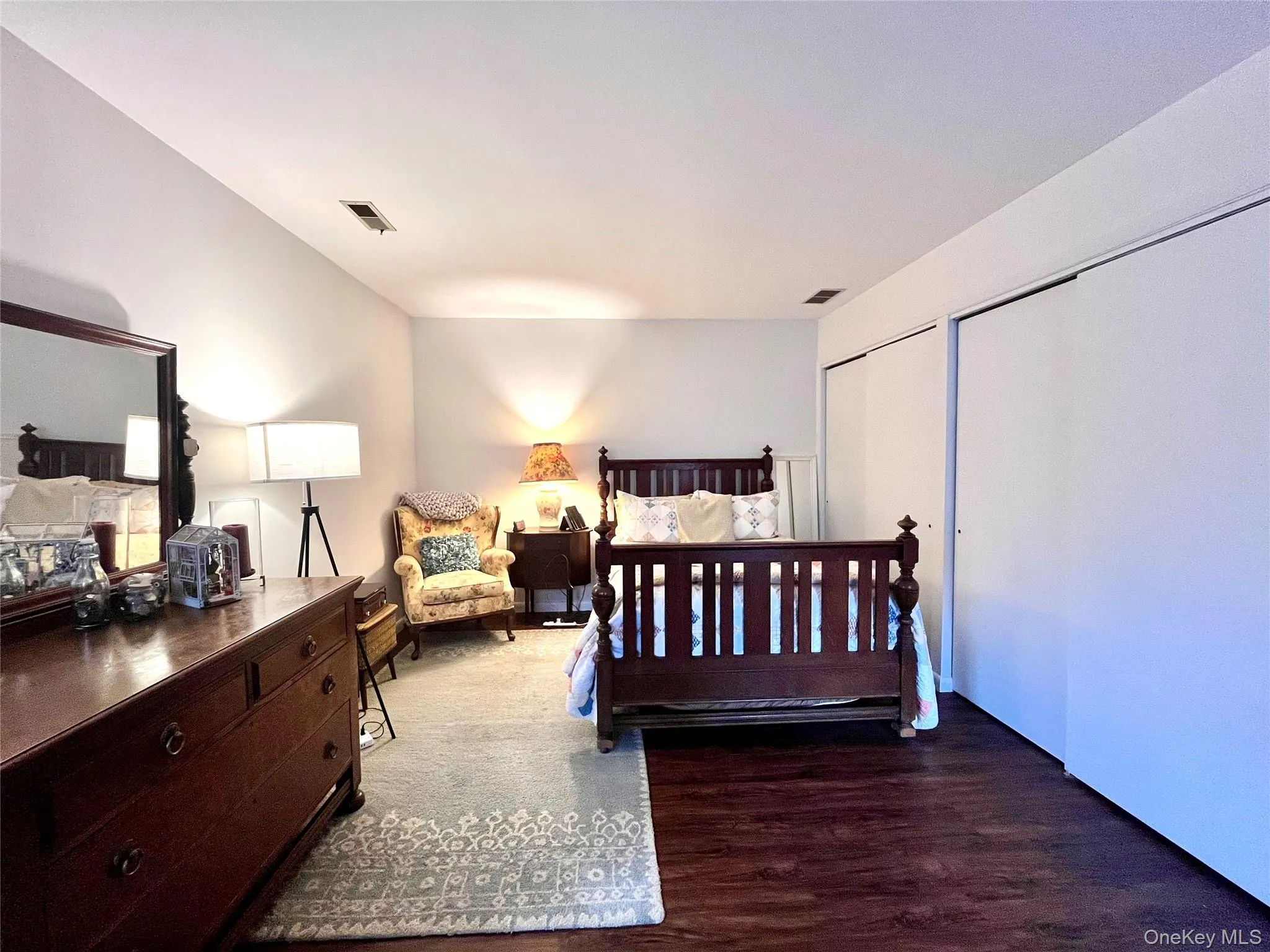 Bedroom can easily accommodate a king size bed on the back or left wall. Bedroom can easily accommodate a king size bed on the back or left wall.