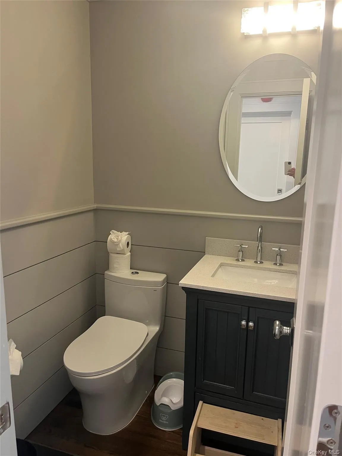 Powder room Powder room