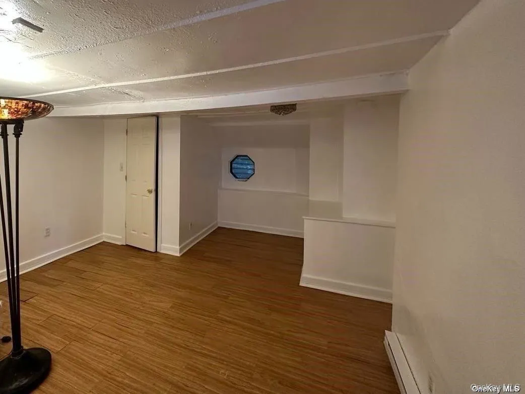 147 Woodbine Avenue, Huntington, NY, 1 Bedroom Bedrooms, 3 Rooms Rooms,1 BathroomBathrooms,Residential Lease,For Rent,Woodbine,0,983113 147 Woodbine Avenue, Huntington, NY, 1 Bedroom Bedrooms, 3 Rooms Rooms,1 BathroomBathrooms,Residential Lease,For Rent,Woodbine,0,983113