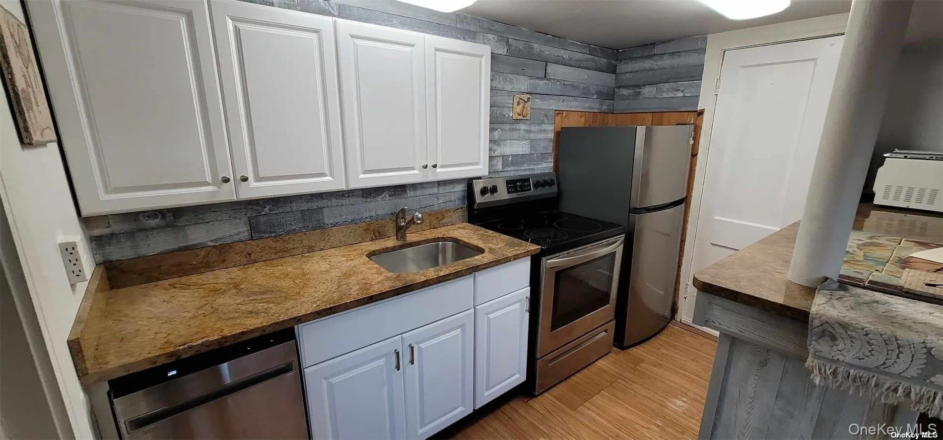 147 Woodbine Avenue, Huntington, NY, 1 Bedroom Bedrooms, 3 Rooms Rooms,1 BathroomBathrooms,Residential Lease,For Rent,Woodbine,0,983113 147 Woodbine Avenue, Huntington, NY, 1 Bedroom Bedrooms, 3 Rooms Rooms,1 BathroomBathrooms,Residential Lease,For Rent,Woodbine,0,983113