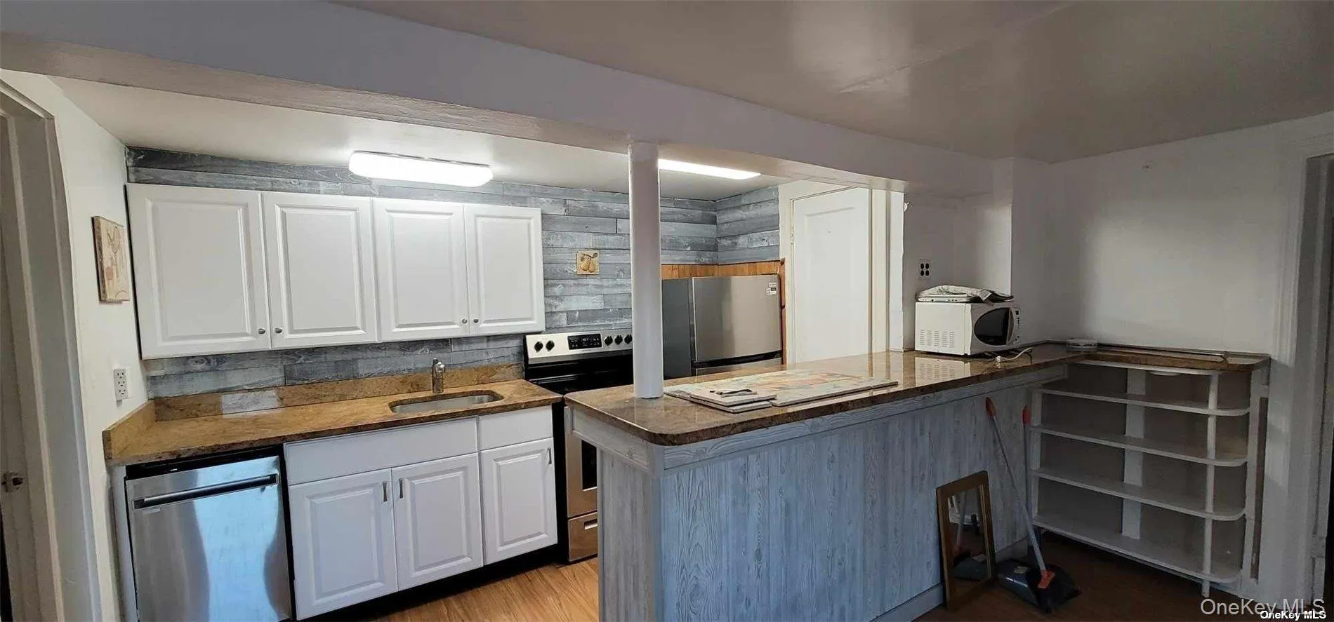 147 Woodbine Avenue, Huntington, NY, 1 Bedroom Bedrooms, 3 Rooms Rooms,1 BathroomBathrooms,Residential Lease,For Rent,Woodbine,0,983113 147 Woodbine Avenue, Huntington, NY, 1 Bedroom Bedrooms, 3 Rooms Rooms,1 BathroomBathrooms,Residential Lease,For Rent,Woodbine,0,983113