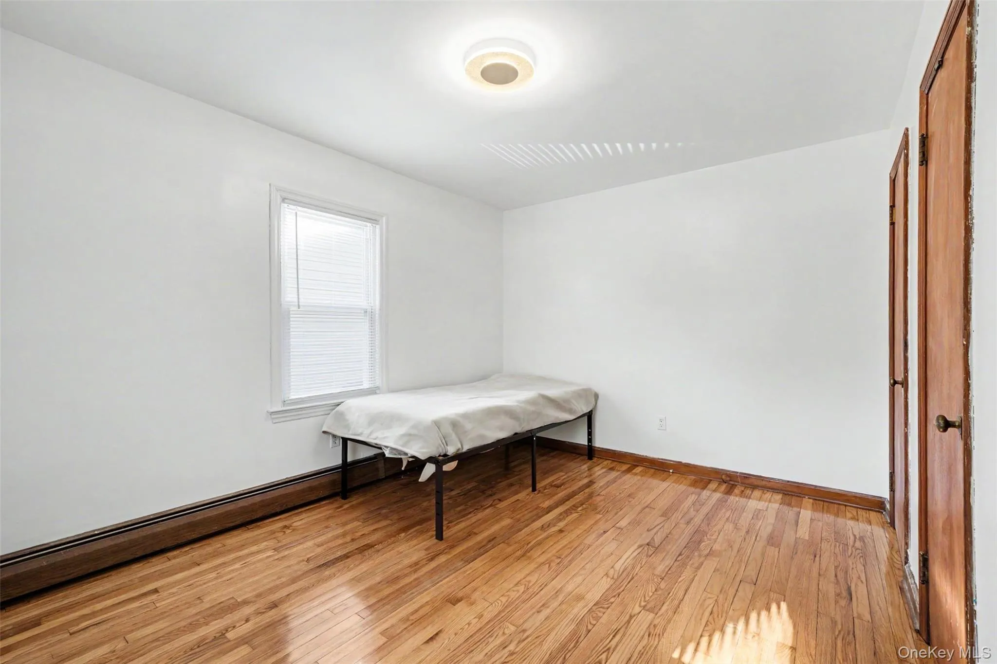 All the bedrooms are of ample size. All the bedrooms are of ample size.