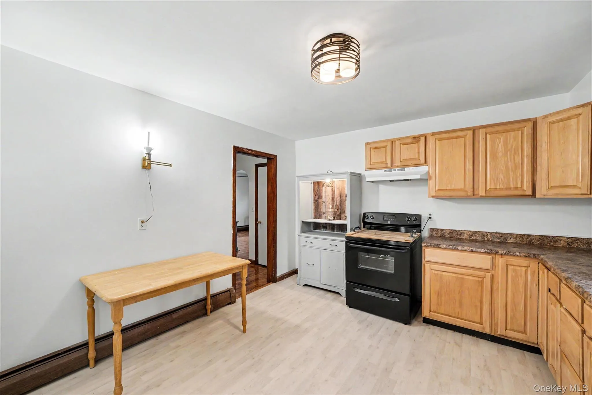 Brand new oven/range and the entire home was freshly painted. Brand new oven/range and the entire home was freshly painted.