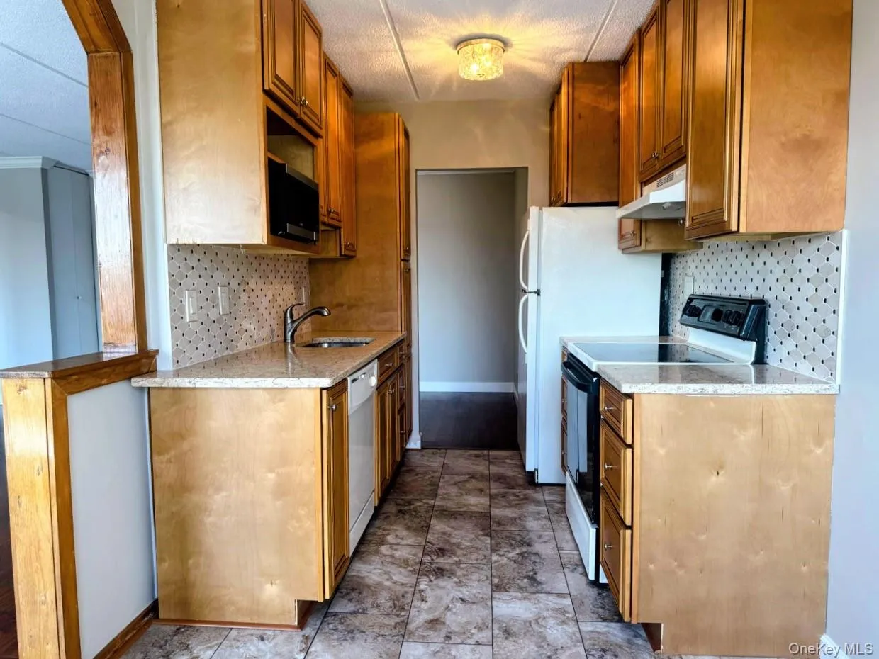 128 Colonial Parkway, Yonkers, NY, 1 Bedroom Bedrooms, 3 Rooms Rooms,1 BathroomBathrooms,Residential Lease,For Rent,Colonial,0,983140 128 Colonial Parkway, Yonkers, NY, 1 Bedroom Bedrooms, 3 Rooms Rooms,1 BathroomBathrooms,Residential Lease,For Rent,Colonial,0,983140