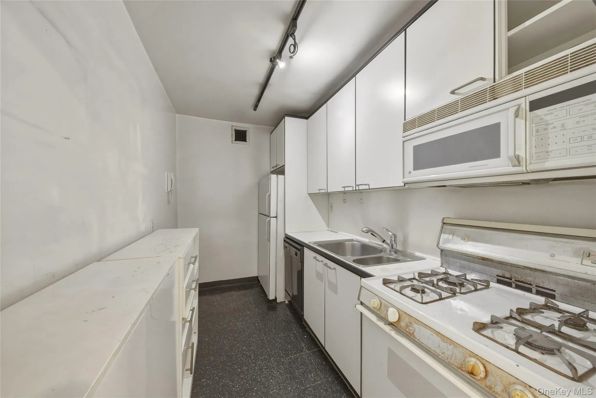 77 55th Street, New York, NY, 1 Bedroom Bedrooms, 3 Rooms Rooms,1 BathroomBathrooms,Residential,For Rent,55th,0,983154 77 55th Street, New York, NY, 1 Bedroom Bedrooms, 3 Rooms Rooms,1 BathroomBathrooms,Residential,For Rent,55th,0,983154