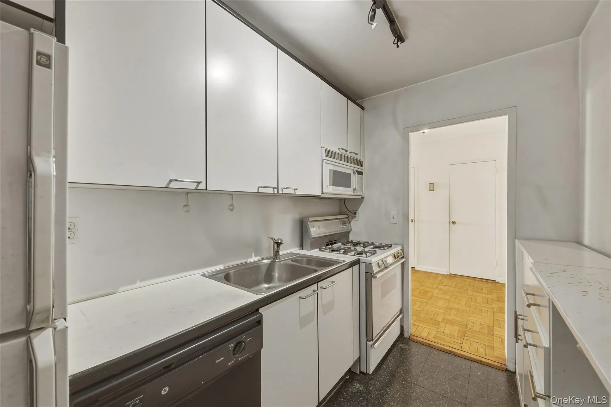 77 55th Street, New York, NY, 1 Bedroom Bedrooms, 3 Rooms Rooms,1 BathroomBathrooms,Residential,For Rent,55th,0,983154 77 55th Street, New York, NY, 1 Bedroom Bedrooms, 3 Rooms Rooms,1 BathroomBathrooms,Residential,For Rent,55th,0,983154